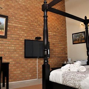 Honeymoon King Suite